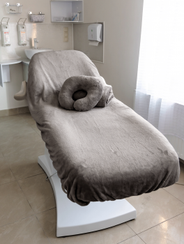 Pokrowiec pluszowy truflowy na fotel kosmetyczny do 70x190cm