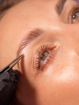 Pęseta do brwi skośna, Black Magnetic, OkO