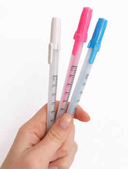 Pisak do konturowania geometrii brwi, niebieski