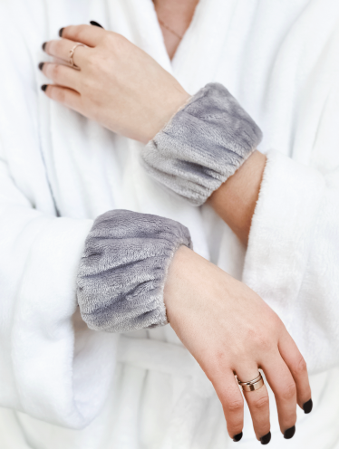 Opaski kosmetyczne na nadgarstki pluszowe, szare (1 para)